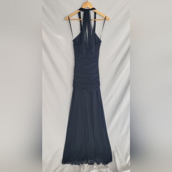 LONG Black Le Chateau Evening Dress‎ - Picture 2 of 6